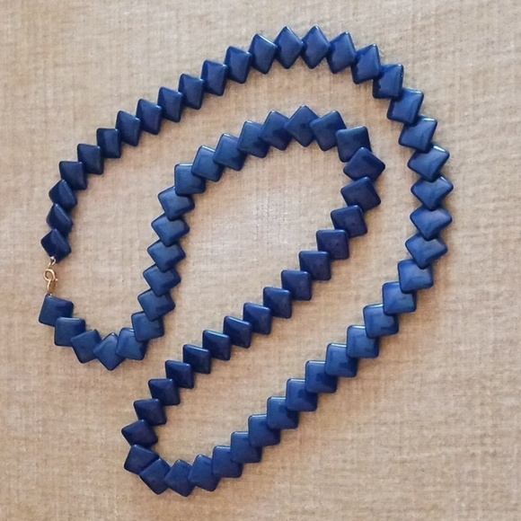 Vintage Trifari Overlapping Square Navy Lucite Plastic Bead Necklace - Picture 3 of 4